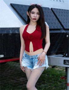 《淫荡的少妇-秘密的校园》