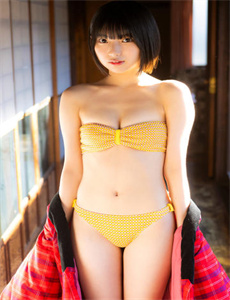 《CHINA体育生GARY飞机-美女脱十八岁以下的内衣》